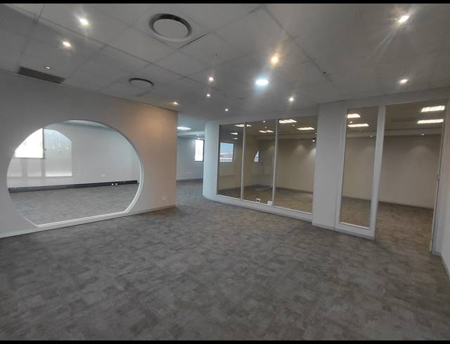 267M² OFFICE TO LET IN MAGALIESSIG